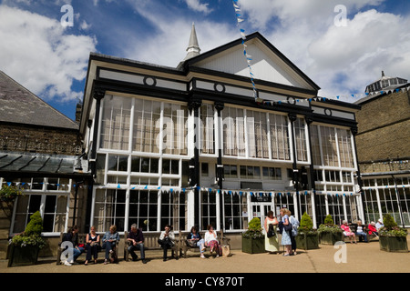 Pavillon-Cafe im Pavilion Gardens Buxton Derbyshire Stockfoto