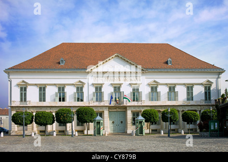 Sandor Palast aus dem 19. Jahrhundert in Budapest, offizielle Residenz des Präsidenten der Republik Ungarn, neo-klassischen Stil. Stockfoto