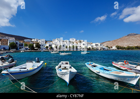 Der kleine Hafen im Fischerdorf Panormos in Insel Tinos, Griechenland Stockfoto