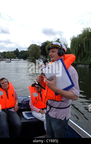 BBC Radio Norfolk Moderator Graham Barnard Rundfunk live aus den Norfolk Broads in Wroxham, Broads National Park Stockfoto