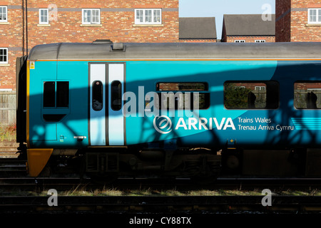 Ein Arriva Trains Wales (Cymru) Trenau Arriva livered Zug. Arriva Trains Wales betreibt Züge in Wales. Stockfoto