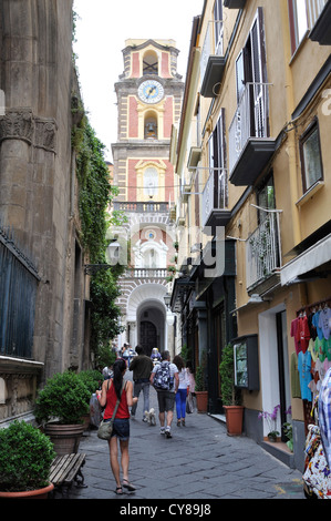 Gasse in der Altstadt von Sorrent, Italien Stockfoto