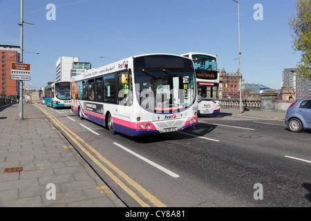 Blick nach Norden zum Verkehr auf Glasgow Brücke, Bridge Street, Glasgow, Schottland, UK Stockfoto