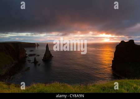 Sonnenaufgang am Duncansby Head Stockfoto