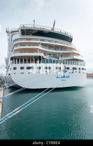 Das Kreuzfahrtschiff AIDA Sol angedockt am Hafen o Hafen von Las Palmas Gran Canaria. Stockfoto