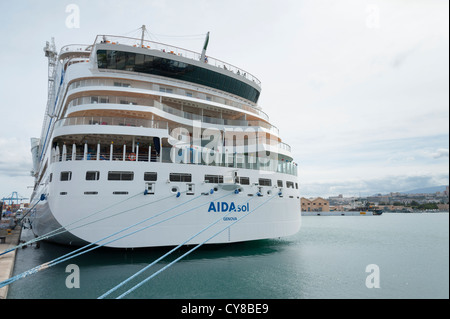 Das Kreuzfahrtschiff AIDA Sol angedockt am Hafen o Hafen von Las Palmas Gran Canaria. Stockfoto