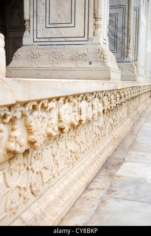 Detail der Marmor Fassade der Khas Mahal in Agra Fort, Uttar Pradesh, Indien Stockfoto