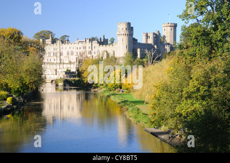 Warwick Castle und der Fluß Avon in Warwick, Warwickshire, England Stockfoto