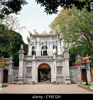Tempel der Literatur in Hanoi in Vietnam in Fernost Südostasien. Geschichte Tor Historische vietnamesische Architektur Pagoda Style Asian Travel Stockfoto