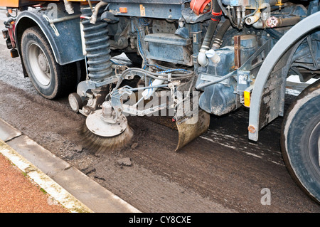 Straße kehren Maschine Detail / Asphalt-Erneuerung - Frankreich. Stockfoto