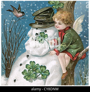 Kind baut Schneemann Stockfoto