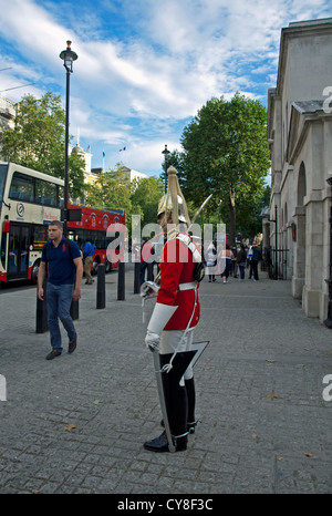 Königliche Wache vor Horse Guards auf Whitehall, City of Westminster, London, England, Vereinigtes Königreich Stockfoto