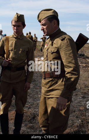 Mitglieder der 'Frontier' Geschichte Club trägt historische sowjetische uniform Stockfoto