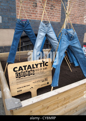 Bereich der Jeans Ausstellung, Manchester Museum of Science und Industrie, Funktionen Gewebe, das reinigt die Luft durch Katalysatoren-Technologie Stockfoto