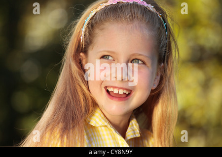 Junges Mädchen Lachen und Lächeln Stockfoto