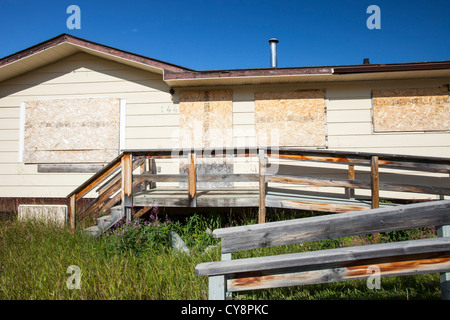 Ein Haus in Fort Chipewyan, das steht auf dem Athabasca River Lake Athabasca und nachgelagerten der Sande Stockfoto