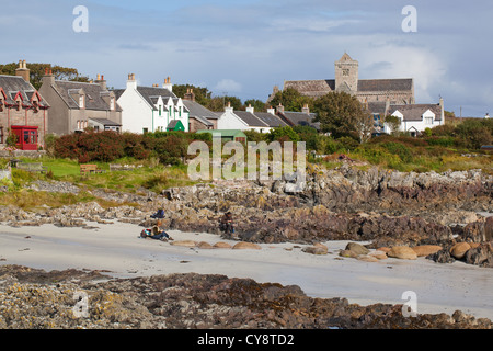 St. Ronan Bay, das Dorf. Iona. Inneren Hebriden, Süd-West-Schottland. Ferienhaus Villa mit The Abbey. Von der Seebrücke entfernt. Stockfoto