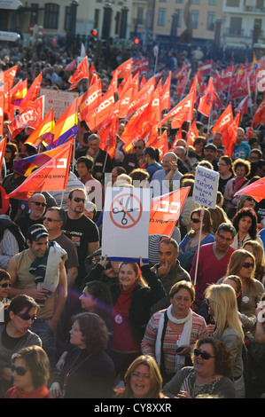 Protest gegen Sparpolitik gegen Haushalt schneidet in der spanischen Stadt Valencia im Jahr 2012. Stockfoto