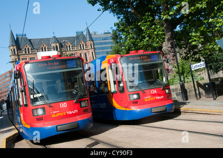 Straßenbahnen im Stadtzentrum von Sheffield, South Yorkshire UK Stockfoto