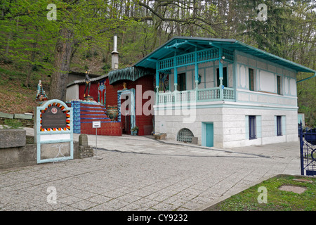 Eingang Torhaus auf dem Gelände des Ernst Fuchs-Museum (Otto Wagner Villa ich), Hüttelbergstraße 26, Wien, Österreich. Stockfoto