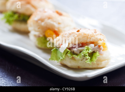 Im Brot, Salat und Schinken Geschmack Stockfoto