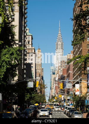 Murray Hill, auf der Suche nach Norden auf der Lexington Avenue mit Chrysler Building, NYC Stockfoto