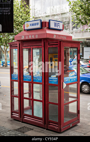 Öffentliche Telefonzelle in Shanghai, China Stockfoto