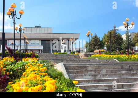 Ansicht des Gebäudes Lipetsk State Academic Drama Theatre benannt nach LN Tolstoi in Lipetsk, Russland Stockfoto