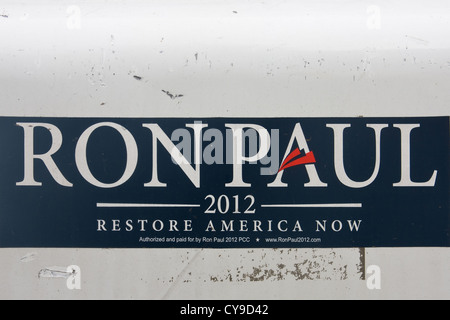 Ron Paul 2012 "Amerika jetzt wiederherstellen" politischen Aufkleber auf einem Auto hinteren Stoßfänger. Stockfoto