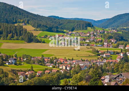 BLICK AUF BAIERSBRONN, NORDSCHWARZWALD, BADEN-WÜRTTEMBERG, DEUTSCHLAND Stockfoto