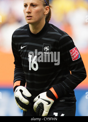 Frankreich-Torwart Berangere Sapowicz in Aktion während der 2011 FIFA Frauen WM-dritten Platz Spiel gegen Schweden. Stockfoto