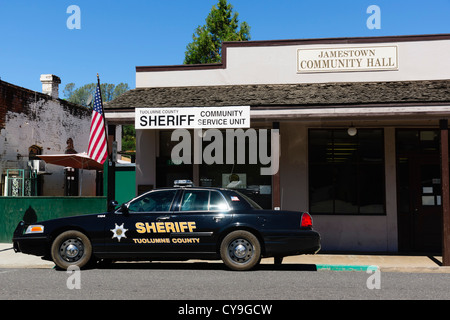 Jamestown, Kalifornien - historische Goldrush Township in der Nähe der Minen "Motherlode". Der Sheriff Büro und Community Hall. Stockfoto