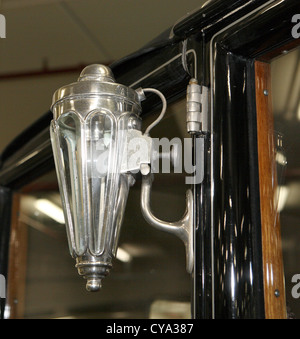 Reich verzierte Trainer Lampe auf Seite des Oldtimer Rolls-Royce motor Stockfoto