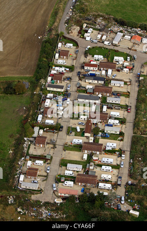 Luftaufnahme von einem Zigeuner-Reisenden-Campingplatz in der Nähe von Peterborough Stockfoto