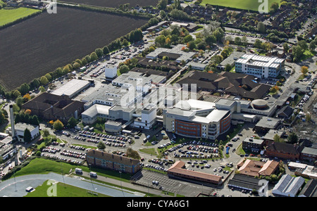 Luftaufnahme von Stoke Mandeville Hospital in Aylesbury, Großbritannien Stockfoto