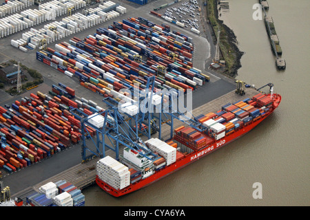 Luftaufnahme eines Containerschiffes The Hamburg Sud in Tilbury Docks, Essex, UK Stockfoto
