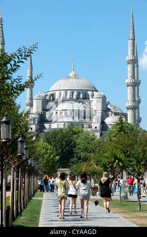 ISTANBUL, TÜRKEI. Ein Blick auf die blaue Moschee von Sultanahmet Meydani. 2012. Stockfoto
