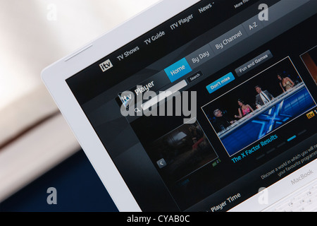 Eine Webseite von der ITV Player-Website wird fotografiert auf einem Laptop-Computer-Bildschirm angezeigt wird. Stockfoto