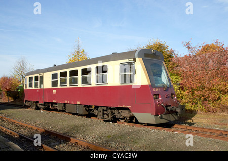 Harzer Schmalspurbahnen Harz moderne Diesel-Triebwagen bei Harzgerode Station auf der Selethalbahn-Linie. Stockfoto