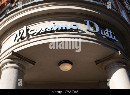 Zweig der spanischen Besitz Massimo Dutti-Fashion-Store, London Stockfoto