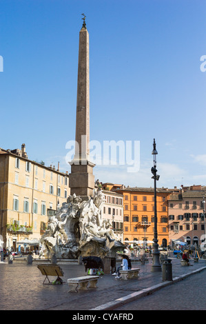 BRUNNEN DER VIER FLÜSSE (1648), GIAN LORENZO BERNINI (1598-1680), PIAZZA NAVONA, ROM Stockfoto