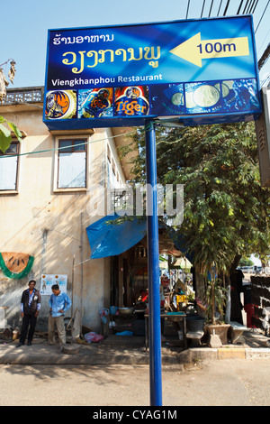 Werbung Zeichen in Vientiane, Laos Stockfoto