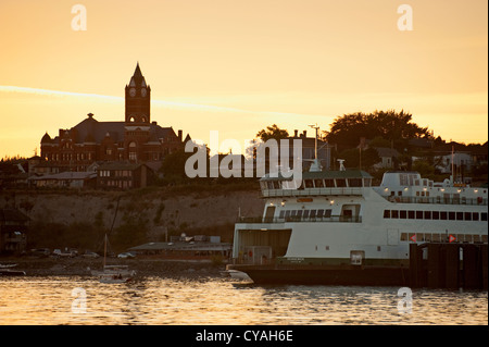 Washington State Fähren docken an die historische Hafenstadt Port Townsend, Washington in der Puget Sound-Bereich des Staates. Stockfoto