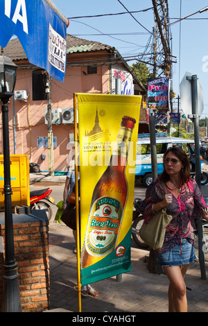 Werbung Zeichen in Vientiane, Laos Stockfoto