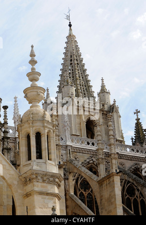 Nordturm der Westfassade der Catedral de Leon. Leon, Kastilien-León, Spanien Stockfoto