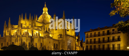 Kathedrale von Segovia, Nachtansicht. Stockfoto