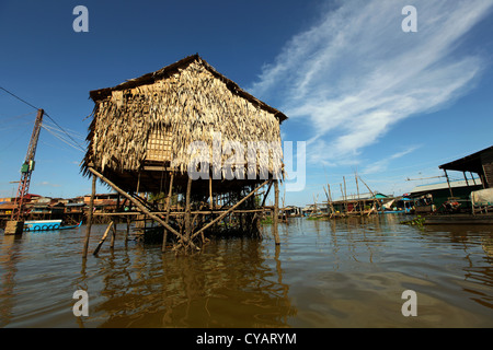 Inle-See schwimmenden Bambushaus im Dorf auf Stelzen, Myanmar Stockfoto