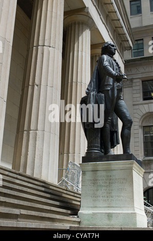 GEORGE WASHINGTON STATUE FEDERAL RESERVE BANK WALL STREET NEW YORK CITY NEW YORK USA Stockfoto