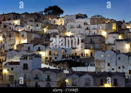 Traditionelle Häuser von Monte Sant' Angelo (Apulien, Italien) Stockfoto