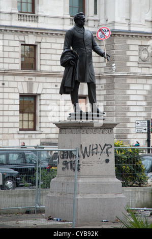 Statue in Parliament Square nach Kursteilnehmerprotest marschiert Stockfoto